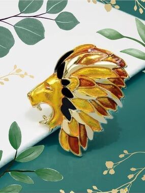 New Gold-Tone Lion Head Brooch (1.5" wide x 2" tall)